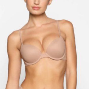 SKIMS (32A) Fits Everyone T-Shirt Bra